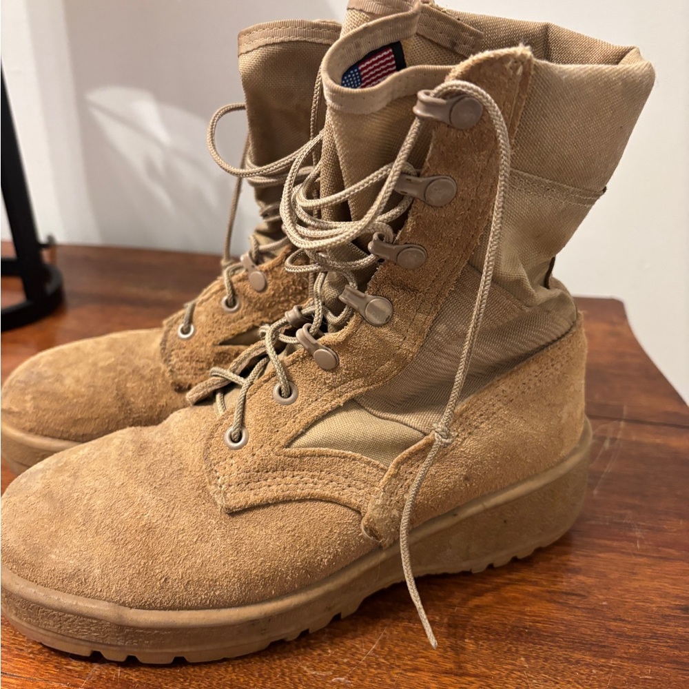 Altama Women's Lace Up Military Boots in Tan Suede